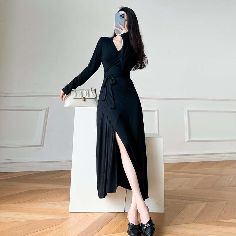 黒のタイトドレスでスタイル美人になれる！ロングドレスおすすめ5選